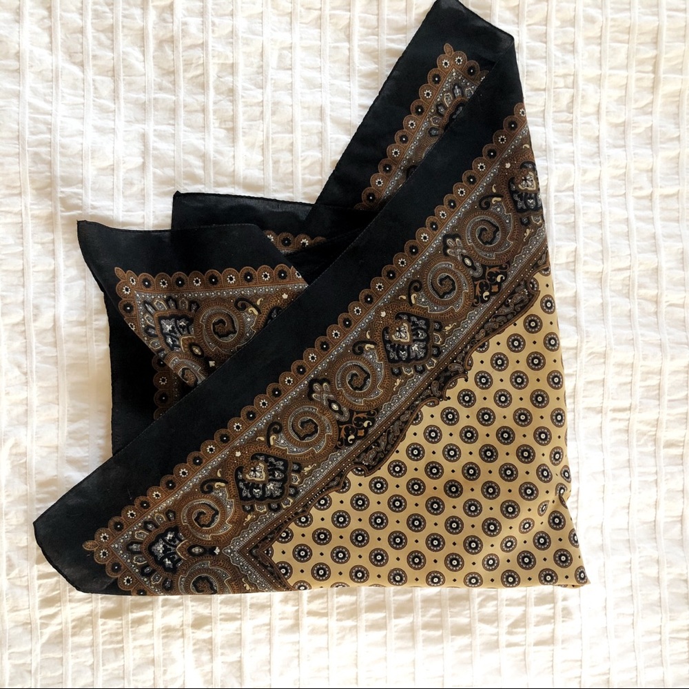 🧡Free with bundle | Patterned Scarf - Picture 4 of 4